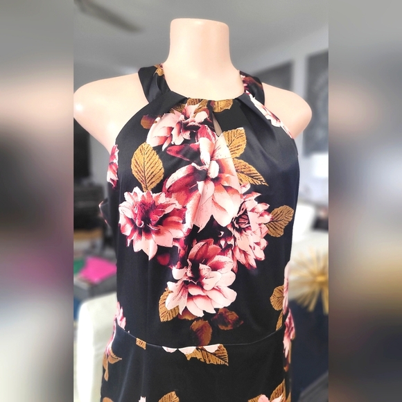 Elegant black large floral print halter style dress. Size 16 - Picture 4 of 5